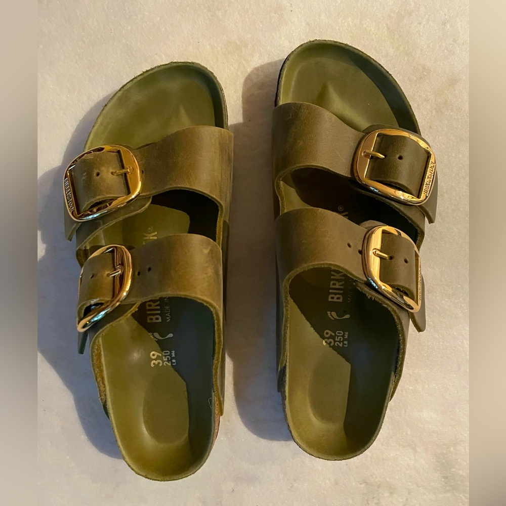 NEW Birkenstock Arizona Big Buckle (Olive) size 39. Leather, large gold buckles